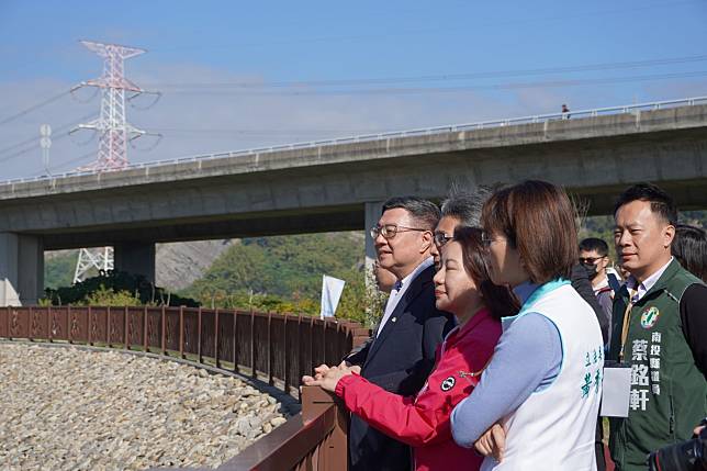 行政院長卓榮泰今天(4日)出席「烏溪鳥嘴潭人工湖工程計畫-湖區工程竣工典禮」。(立委羅美玲粉專)