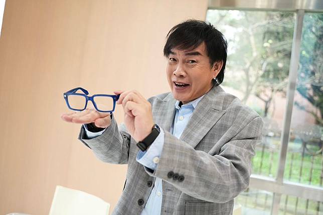 康康重現經典「眼鏡蛇」動作。彭欣偉攝