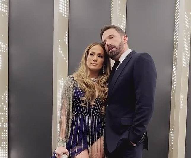 小班掰了翹臀珍。翻攝JLo IG