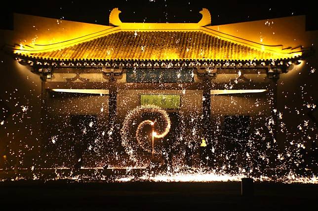 A molten iron fireworks show is staged at the square of the Mingsha Mountain and Crescent Spring scenic spot in Dunhuang, northwest China's Gansu Province, Dec. 23, 2024. (Photo by Zhang Xiaoliang/Xinhua)