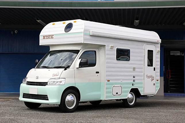 MYS Mystic 以 Toyota Town Ace Van 為基礎，打造 Owl 露營車，美式風格外型是品牌一大特色。