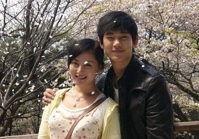 นักแสดงสาวสวยตะลึงในลุคพรมแดง