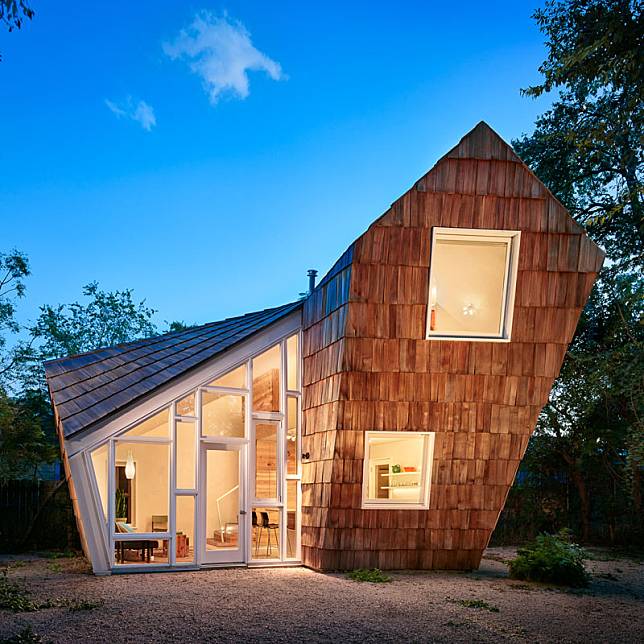 small-modern-cabin-apartment-shingles-architecture-091018-1241-01