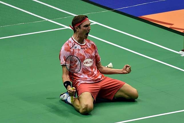 Viktor Axelsen celebrates after winning the 2024 Hong Kong Open men's singles final against Lei Lanxi, Sept. 15, 2024. (Photo by Lo Ping Fai/Xinhua)