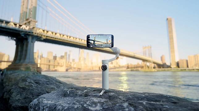 Insta360 Flow 2 Pro手機穩定器現已登場。