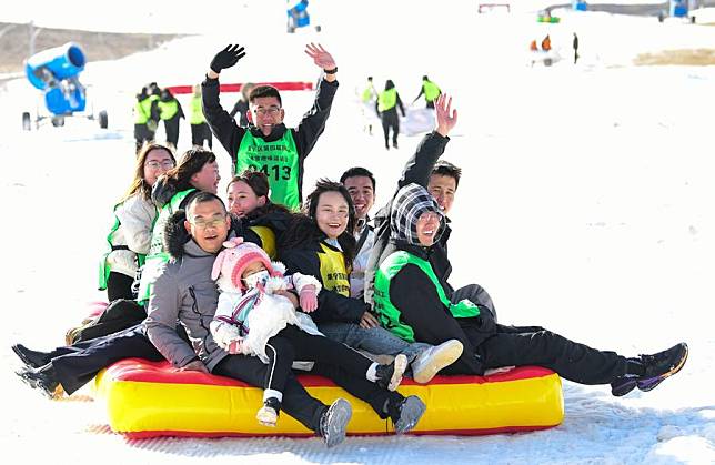 Tourists take part in an ice and snow event at a skiing park in Ulanqab, north China's Inner Mongolia Autonomous Region, on Nov. 16, 2024. (Xinhua/Wang Zheng)