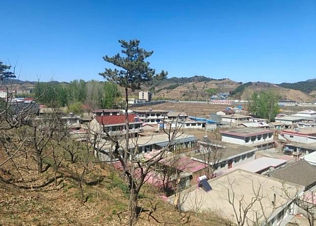 圖為青龍縣城郊河南村現狀，至今仍無搬遷動靜。
