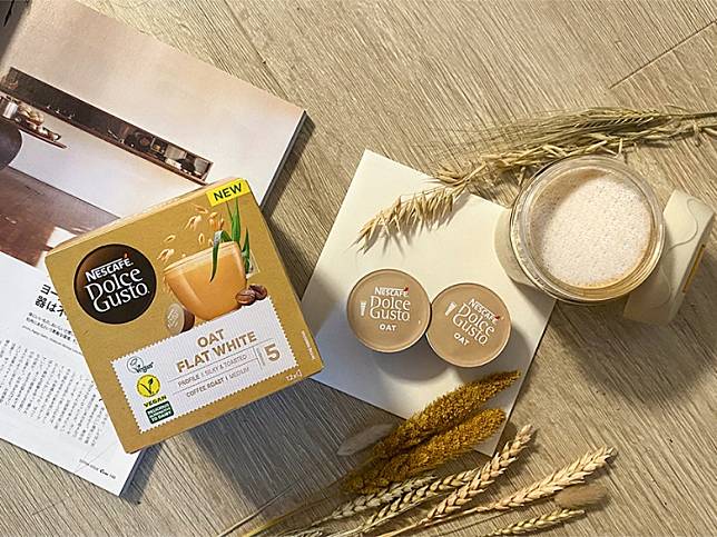 雀巢多趣酷思全新推出以100%植物奶打造的「燕麥馥列白咖啡膠囊」，風味上帶有淡淡烘烤燕麥香，且全素者可享用。（圖片來源：雀巢提供）