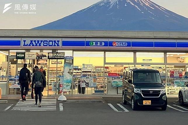日本富士山知名打卡點掰了！當地區公所無奈祭出「這招」。（圖／讀者提供）