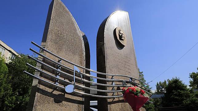 Photo taken on May 22, 2021 shows a monument that has been erected to commemorate Chinese composer Xian Xinghai in Almaty, Kazakhstan. (Photo by Kalizhan Ospanov/Xinhua)