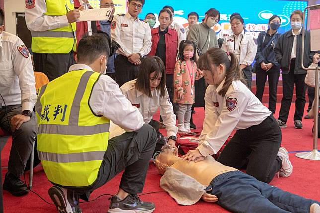 花蓮縣消防局於16日舉行「縣長盃CPR救護競技賽」。（花蓮縣消防局提供）