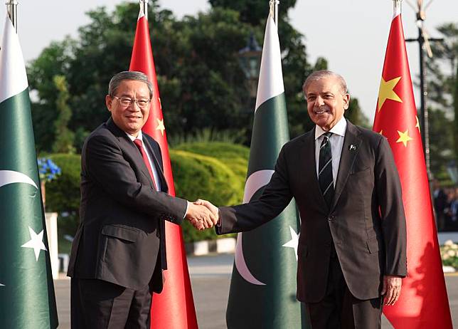 Chinese Premier Li Qiang holds talks with Pakistani Prime Minister Shehbaz Sharif at the Prime Minister's Office in Islamabad, Pakistan, Oct. 14, 2024. (Xinhua/Ding Haitao)