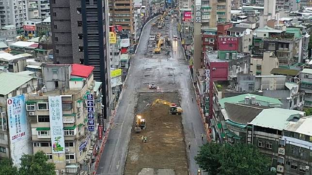 北市府僅用15小時就將中正橋重慶南路引道拆除。(圖／翻攝自柯文哲臉書)