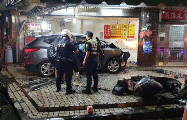 東湖知名臭豆腐店3死車禍，肇事的曾姓少年外公仍在國外。（圖：警方提供）