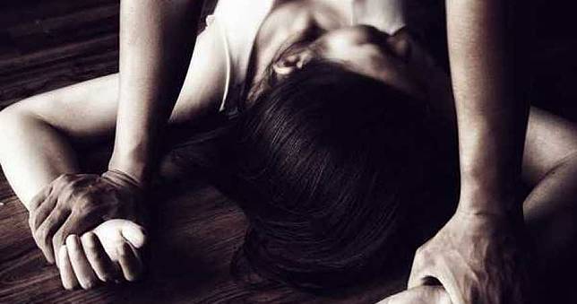 網拍男「假催眠真下藥」性侵　偷錄影片威脅：陪我上床