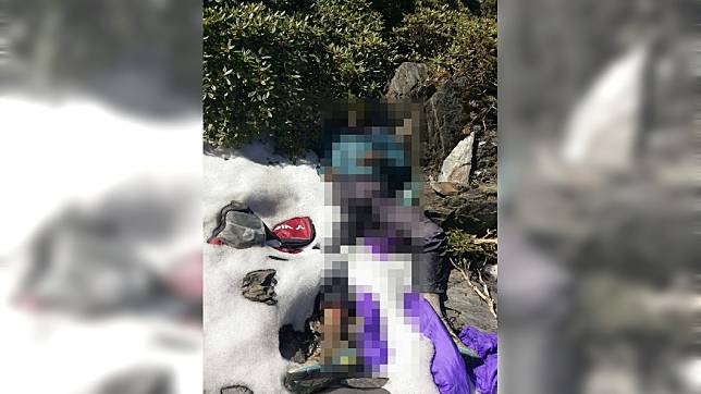 一名北部登山客在秀姑巒山發現一具風乾屍體。圖／南投縣消防局提供