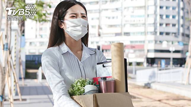 一名菜鳥OL日前分享自己才到職2週就遭到公司資遣。（示意圖／shutterstock 達志影像）