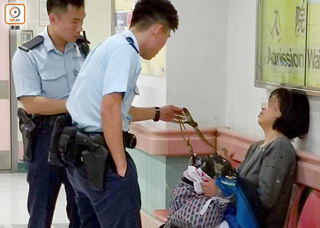 簡桂芳(右)曾向警方承認勒死孫兒。