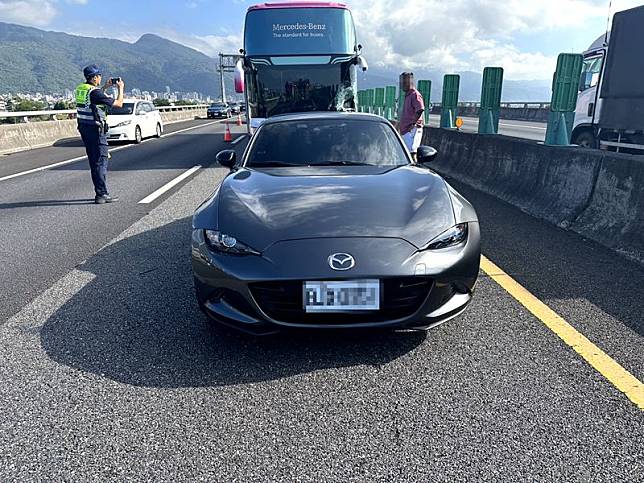 國五南下過頭城段五車車禍幸僅1人受輕傷