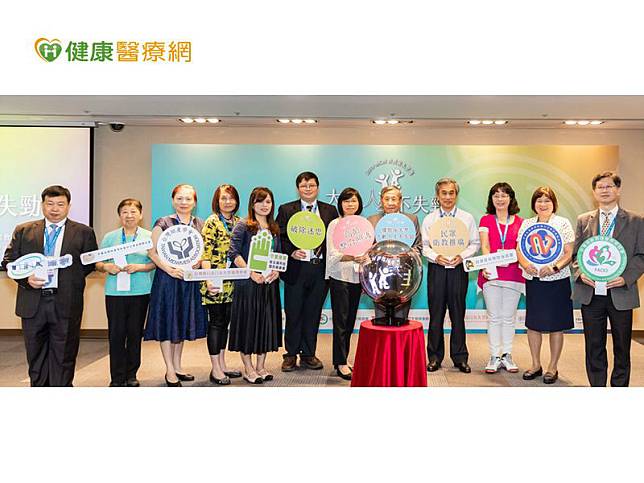 台灣尿失禁防治協會發起簽署「大齡人生不失勁」行動宣言，高聲呼籲民眾關注尿失禁。