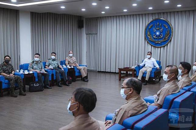 國防部長邱國正視導南部駐軍，要求幹部建立聯合作戰概念。(軍聞社提供)