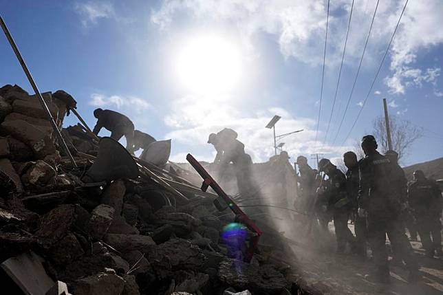 Rescuers work at a village in Chamco Township of Dingri County in Xigaze, southwest China's Xizang Autonomous Region, Jan. 7, 2025. A total of 126 people have been confirmed dead and 188 others injured after a 6.8-magnitude earthquake jolted southwest China's Xizang Autonomous Region on Tuesday morning, toppling thousands of rural houses on the northern slope of the Himalayas. (Xinhua/Jigme Dorje)