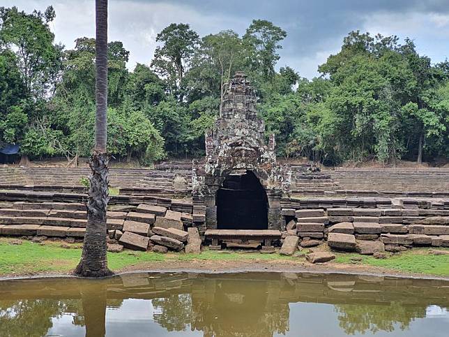 This undated photo shows the ruined stairs and floors at Neak Poan temple in Siem Reap province, Cambodia. (ANA/Handout via Xinhua)