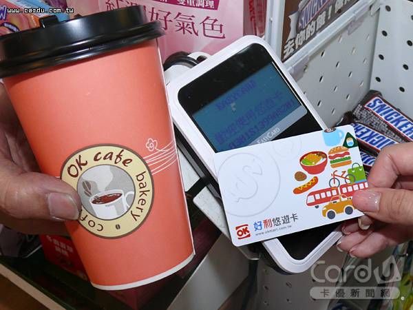 OK超商開賣「OK好利悠遊卡」每張卡片售價100元，綁定UUPON點鑽會員送OKCAFE大杯咖啡(圖/卡優新聞網)