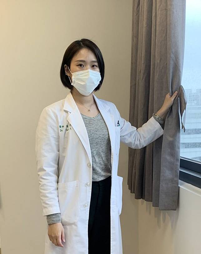 中醫師陳亮宇表示，新冠肺炎確診者居家隔離一定要保持與人連結，同時也要有確診並非是「你的錯」的認知。 （記者彭新茹攝）
