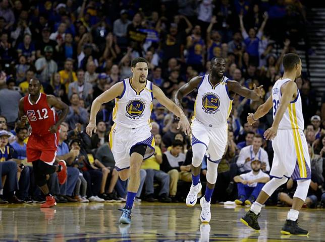 Klay Thompson(左起)、Draymond Green和Stephen Curry