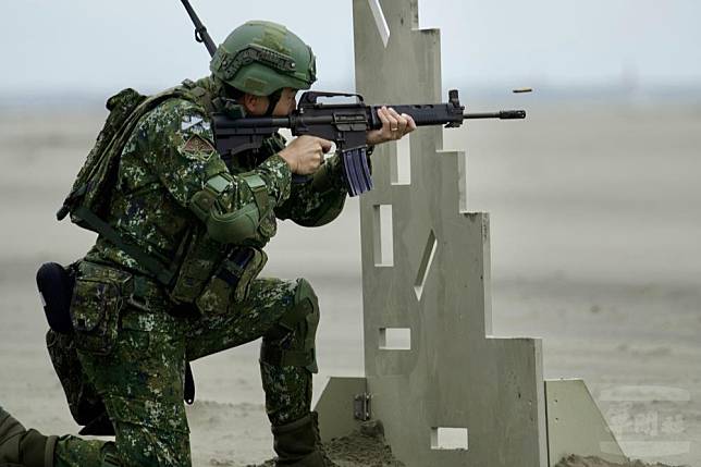 陸軍砲兵第58指揮部日前實施「野戰訓場射擊」訓練。（陸軍第十軍團提供）