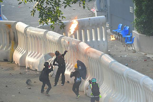 文章指出，如今香港的周末已經成為動蕩的「篤定時段」，而且出現暴力成為「常態」。資料圖片
