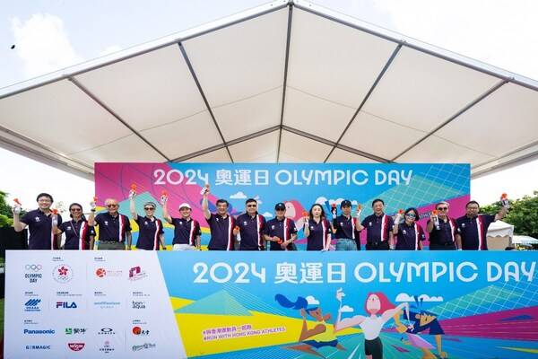 Mr. Joe WONG, Permanent Secretary for Culture, Sports and Tourism; Mr. Timothy FOK, President of SF&OC, SF&OC Officers together with the Official Partners of Olympic officiated the event ceremony on Olympic Day 2024.