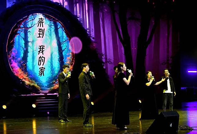 A music band performs during the China Pingtan Island Chorus Festival in Pingtan, southeast China's Fujian Province, Oct. 19, 2024. . (Xinhua/Wei Peiquan)