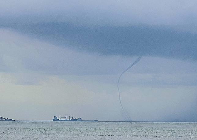 索罟群島對開海面現水龍捲。(香港風景攝影會 Ida Au)