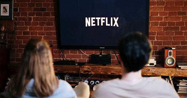 曾經差點被 Amazon 收購？一推出就自帶討論度，Netflix 成功度過網路泡沫化，還創造驚人成長率的秘密是什麼？