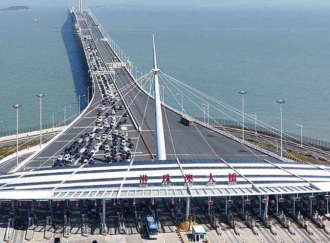 An aerial drone photo taken on Feb. 12, 2024 shows vehicles on the Hong Kong-Zhuhai-Macao Bridge in south China. (Xinhua)