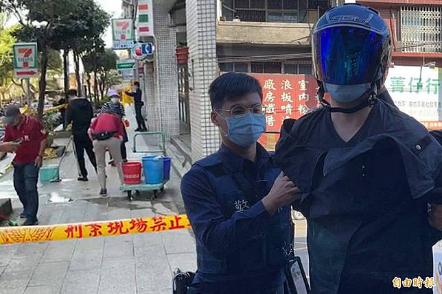 桃園市1名蔡姓店員因勸導蔣姓男子購物要戴口罩，竟遭持刀殺死。(本報合成)