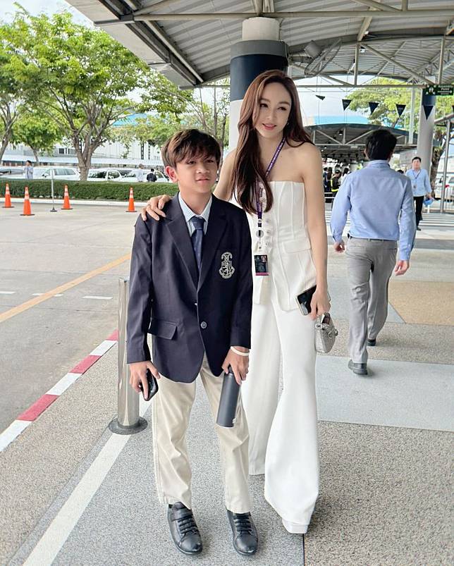 ออร่าคนโสด?