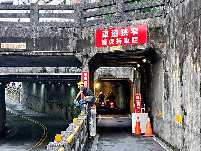 羅東大同地下道新設警告標誌防意外