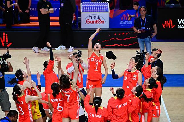Players of China celebrate after beating Germany 3-0 at the Women's Volleyball Nations League 2024 in Hong Kong, China, June 14, 2024. (Xinhua/Zhu Wei)