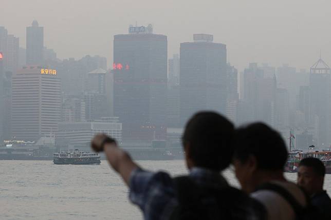 Tourists looking out to Victoria Harbour last November amid high air pollution levels, which were rising towards “serious” levels in the city on Wednesday. Photo: Sam Tsang