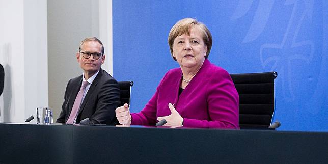 德國總理梅克爾（右）不但對港版《國安法》不表評論，也喊要與中國保持合作。   圖：翻攝自德國聯邦政府