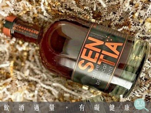Sentia Red是不含酒精的植物「烈酒」，但喝了之後仍有微醺感。（圖片來源：ebay）