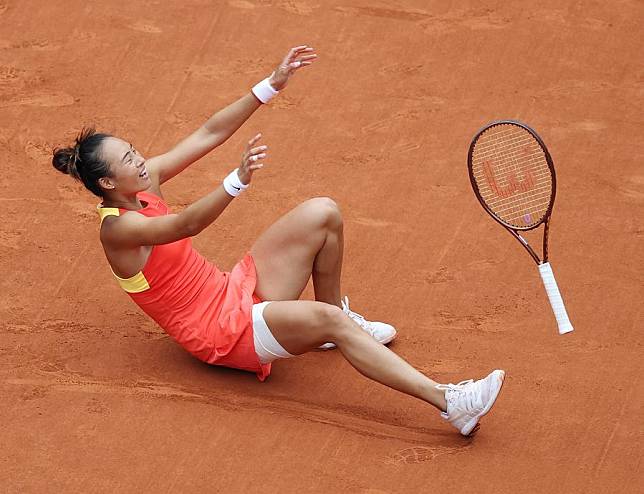 Zheng Qinwen of China celebrates after winning the women's singles gold medal at the Paris 2024 Olympic Games on Aug. 3, 2024. (Xinhua/Gao Jing)