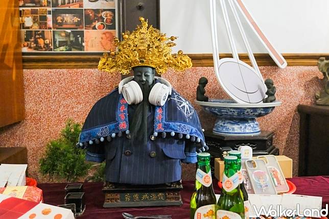 ▲2025大稻埕台北霞海城隍文化節，西裝城隍爺10款小物，香灰一卡通 城隍爺台啤必買 / WalkerLand窩客島 張人尹 拍攝