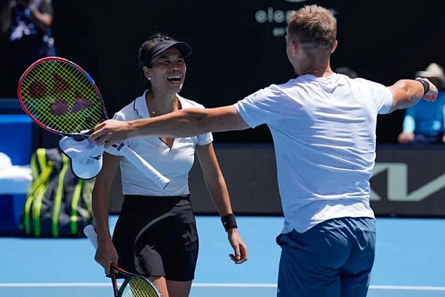 台灣網球名將謝淑薇與波蘭好手Jan Zielinski生涯首度合作，結果就一路殺進到澳洲網球公開賽混雙決賽，並最終奪冠