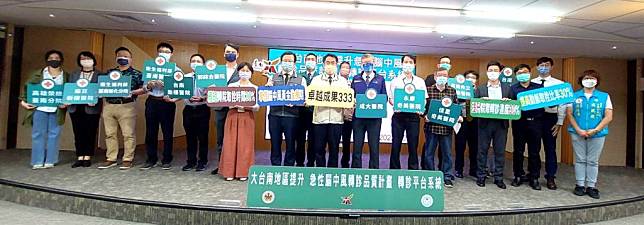台南市發表「急性缺血性腦中風病患轉診平台」系統，經由快速轉診搶救大中風病患，及時救命並降低失能程度。（記者葉進耀攝）