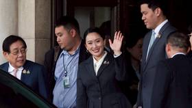 泰國憲法法院8月29日宣判總理貝東塔免職，她在判決出爐後於政府大樓召開記者會，離開時面帶笑容。路透社