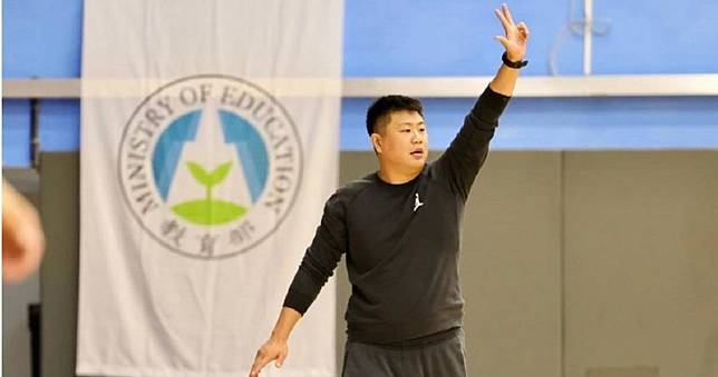 HBL名教練外遇甜心裁判　她親吹比賽！球員傻眼、家長不滿